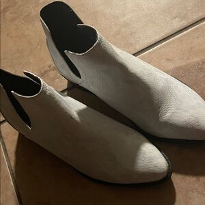 Woman's White Textured Boots